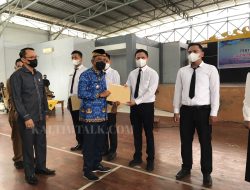 Plt Bupati PPU Serahkan 480 SK Pengangkatan CPNS dan PPPK