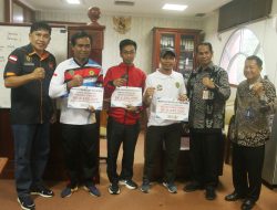 Pemda PPU Serahkan Bonus Kepada Atlit Pelajar dan Pelatih Berprestasi Pada POPDA XII