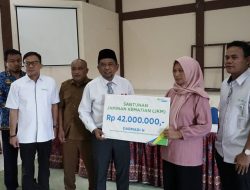 152 Warga Sepaku Terima Kartu Jaminan Sosial Ketenagakerjaan Bagi Pekerja Rentan