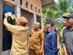 Pemkab PPU Pasangi Stiker Rumah Warga  Pekerja Rentan Penerima BPJS Ketenagakerjaan