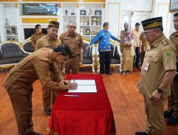 Makmur Marbun  Lantik Saidin Sebagai Kadinsos PPU