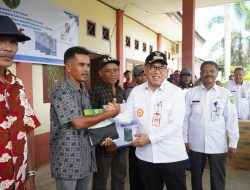 Pj Bupati PPU Makmur Marbun Serahkan Bantuan Pupuk dan Alsintan sekaligus Buka Pelatihan untuk Tingkatkan Kesejahteraan Petani