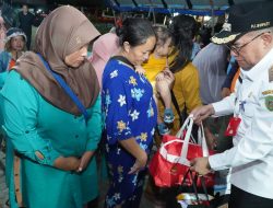 Pj Bupati PPU Berikan Bantuan Kepada 20 KK Korban Kebakaran Pasar Petung