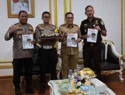 Pj Bupati Penajam Paser Utara Terharu Mendapat Kejutan Ulang Tahun dari Kapolres dan Kejari PPU