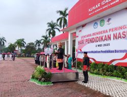 Sekda Kukar Bacakan Pidato Menteri Pendidikan pada Peringatan Hardiknas 2025