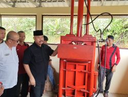 Edi Damansyah Ajak Murid SD di Bukit Biru Menabung dari Sampah Plastik Rumah Tangga