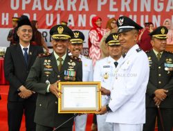 Kades Giripurwa Terima Penghargaan atas Kontribusi Pembangunan dan Kepedulian Lingkungan